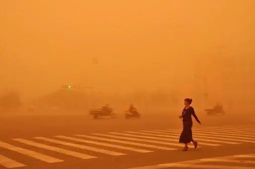 強沙塵天氣對我國環(huán)境空氣質(zhì)量帶來嚴重影響，空氣質(zhì)量監(jiān)測站大有用處！